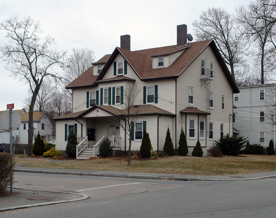 33 Granite St in Taunton, MA - Building Photo