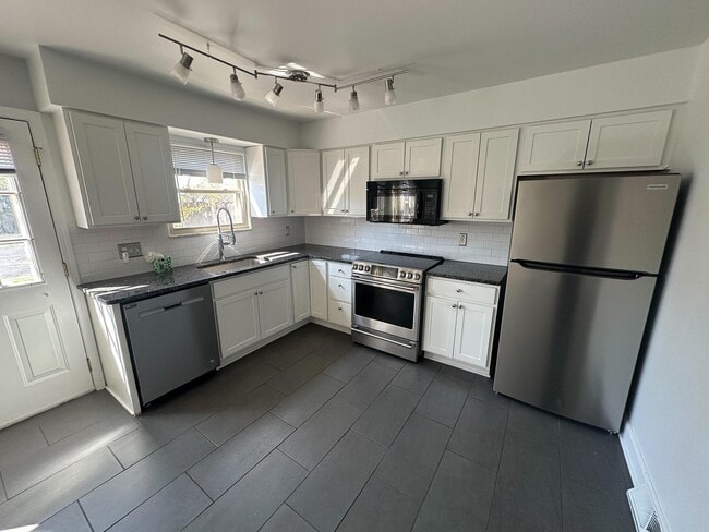 4865 Dierker Rd in Upper Arlington, OH - Building Photo - Building Photo