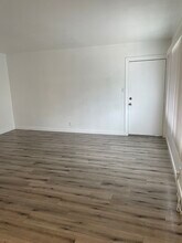 12329 Oxnard St, Unit 1 in Los Angeles, CA - Building Photo - Building Photo