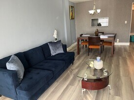 3001 NW 48th Ave, Unit Cypress Condo Oakland in Lauderdale Lakes, FL - Building Photo