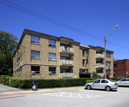 8 Anglesey Blvd in Toronto, ON - Building Photo - Building Photo