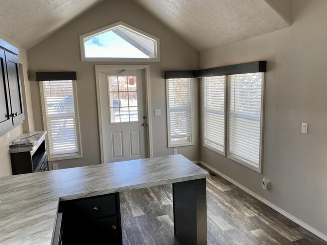 400 S 1st St in Lander, WY - Building Photo - Building Photo