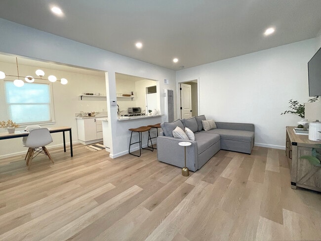 property at 813 W Beach Ave