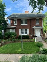 430 Grand Ave, Unit 1 in Aurora, IL - Building Photo