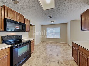 10723 Expedition Crk in San Antonio, TX - Building Photo - Building Photo