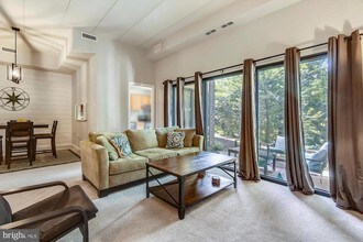 124 Roberts Ln-Unit -100 in Alexandria, VA - Building Photo - Building Photo