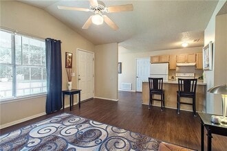 940 Topsail Ct in Oxnard, CA - Building Photo - Building Photo