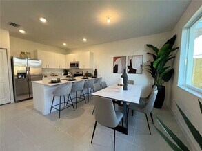 651 SE 14th Ct in Homestead, FL - Building Photo - Building Photo