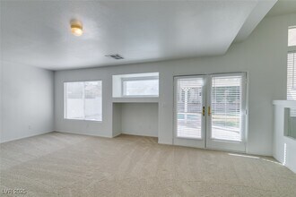 1703 Silver Glen Ave in Las Vegas, NV - Building Photo - Building Photo