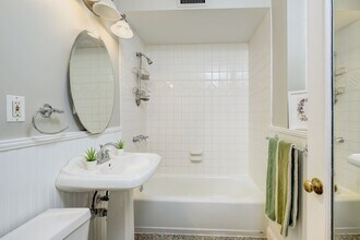 3420 38th St NW, Unit D-418 in Washington, DC - Foto de edificio - Building Photo