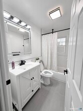 243 Sunshine Cir in Bridgeport, CT - Building Photo - Building Photo