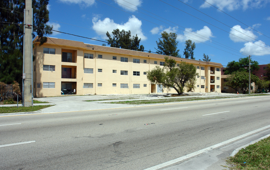 2605 NW 135th St in Opa Locka, FL - Building Photo