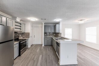 145 Varsity Cir in Huntsville, TX - Building Photo - Building Photo
