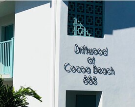 Driftwood Villas Apartments in Cocoa Beach, FL - Foto de edificio - Building Photo