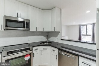 1711 South St in Philadelphia, PA - Building Photo - Building Photo