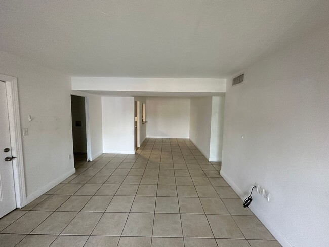 12622 Kenwood Ln in Ft. Myers, FL - Building Photo - Building Photo