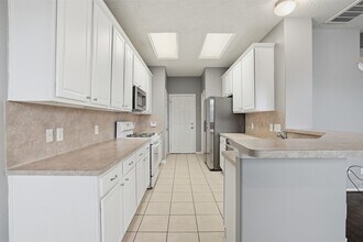 13084 Peppergate Ln in Houston, TX - Building Photo - Building Photo