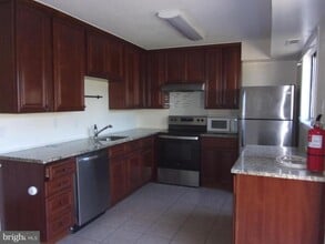 27 Chiswick Dr in Lindenwold, NJ - Building Photo - Building Photo