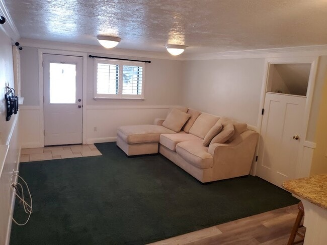 3271 N 1000 W, Unit Basement in Ogden, UT - Foto de edificio - Building Photo