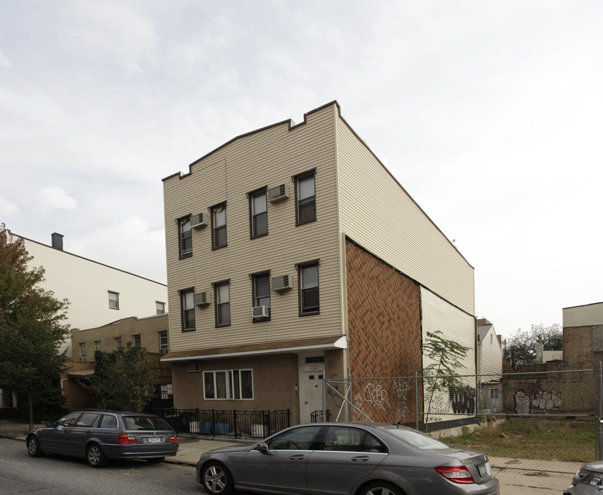 268 Manhattan Ave in Brooklyn, NY - Building Photo