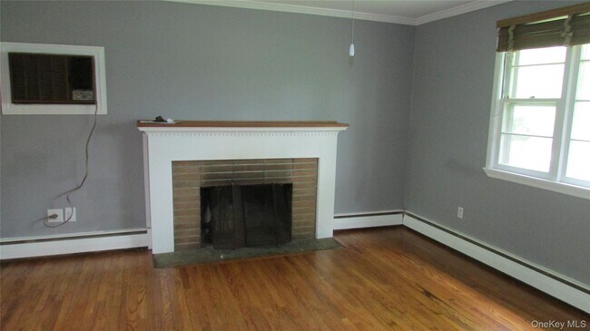 19 Fenmore Dr in Wappingers Falls, NY - Building Photo - Building Photo