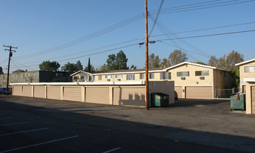 El Commodor in Orange, CA - Building Photo - Building Photo