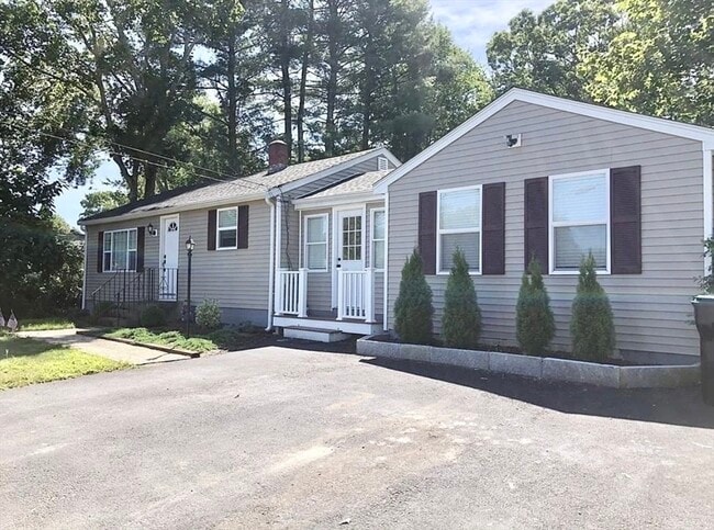 143 S Worcester St in Norton, MA - Building Photo - Building Photo