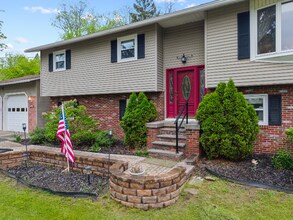 4998 Rockefeller Rd in Auburn, NY - Building Photo - Building Photo