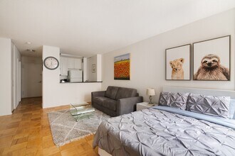 230 W 55th St in New York, NY - Building Photo - Building Photo