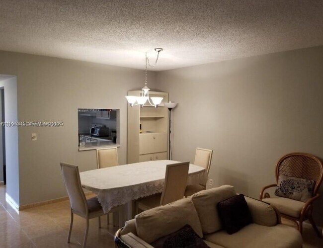 2 Abbey Ln in Delray Beach, FL - Foto de edificio - Building Photo