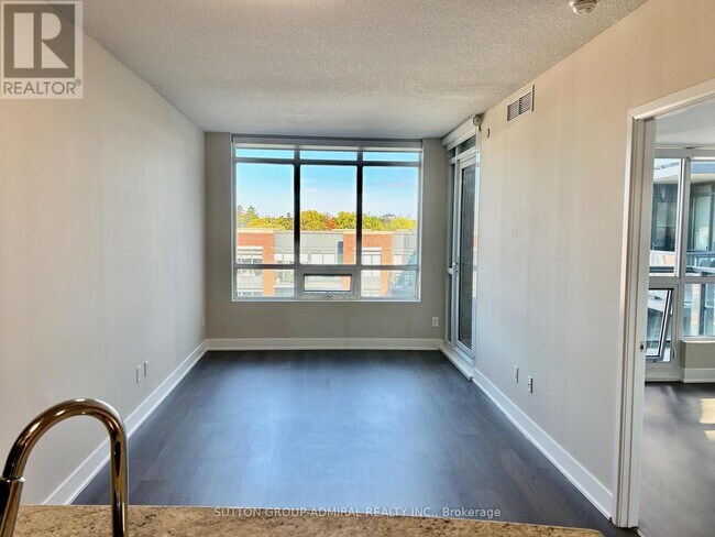 7608 Yonge St in Vaughan, ON - Building Photo - Building Photo