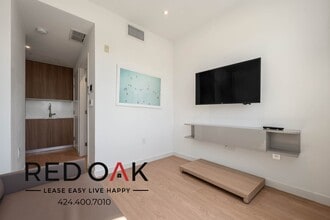 11649 Mayfield Ave, Unit 5B in Los Angeles, CA - Foto de edificio - Building Photo