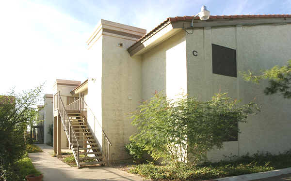 Myrtle Manor East in Glendale, AZ - Foto de edificio - Building Photo