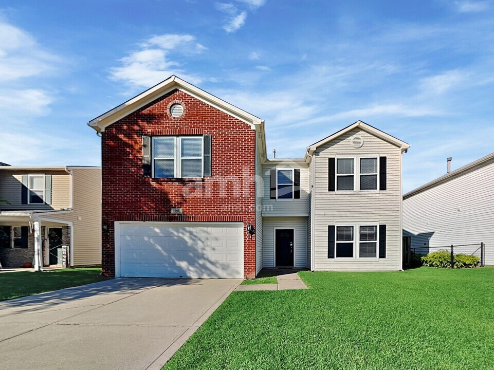 1968 Prairie Sky Ln in Greenwood, IN - Building Photo