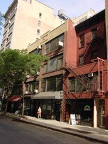 137 W 22nd St in New York, NY - Building Photo