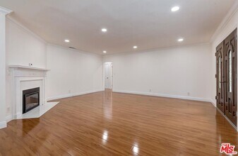 5873 Dauphin Ave. in Los Angeles, CA - Building Photo - Building Photo