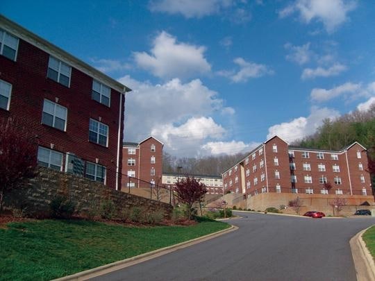 Everson in Cullowhee, NC - Foto de edificio