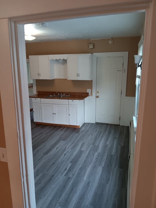 94 Glen St in New Britain, CT - Building Photo