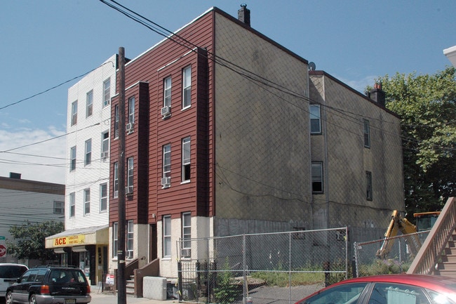 229 Hancock St in Jersey City, NJ - Building Photo - Building Photo