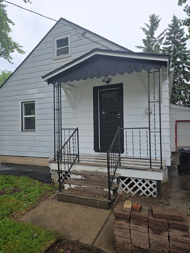 320 E Harding Dr