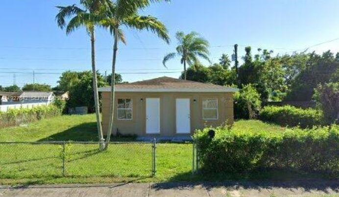 10470 SW 173rd St in Miami, FL - Building Photo