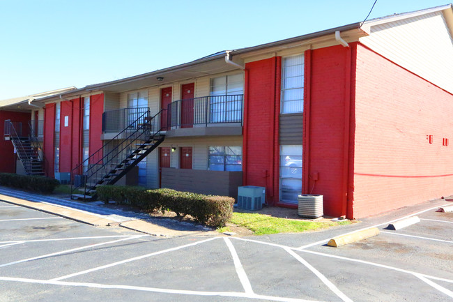 Emerald Pointe in Pasadena, TX - Building Photo - Building Photo