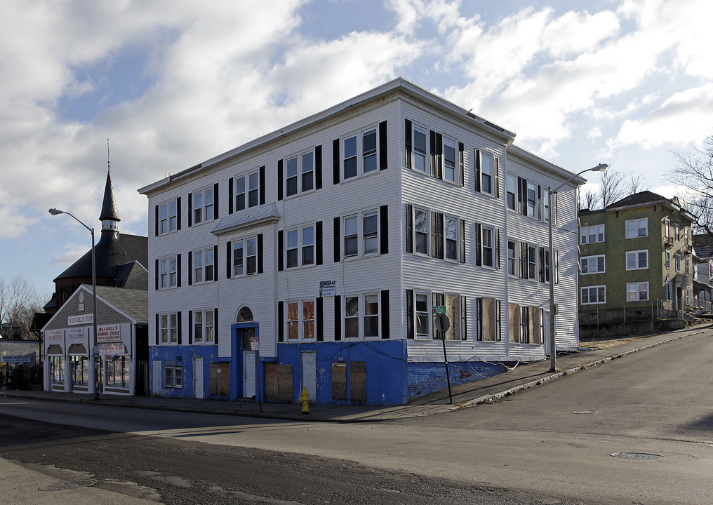 833 Main St in Worcester, MA - Building Photo