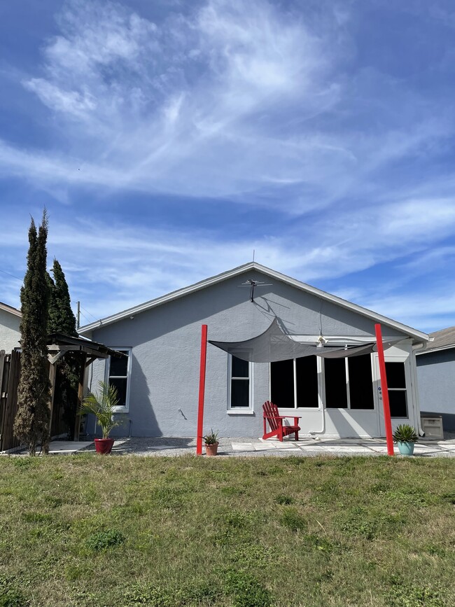 6544 Crossbow Ln in New Port Richey, FL - Foto de edificio - Building Photo