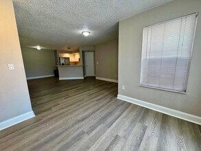 4560 Commander Dr, Unit 1321 in Orlando, FL - Building Photo - Building Photo