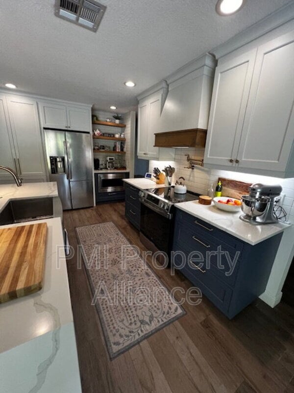 property at 4044 Tenita Dr