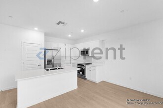 8495 Anker Wy in Elk Grove, CA - Foto de edificio - Building Photo