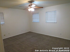 331 Trafalgar Rd in San Antonio, TX - Foto de edificio - Building Photo