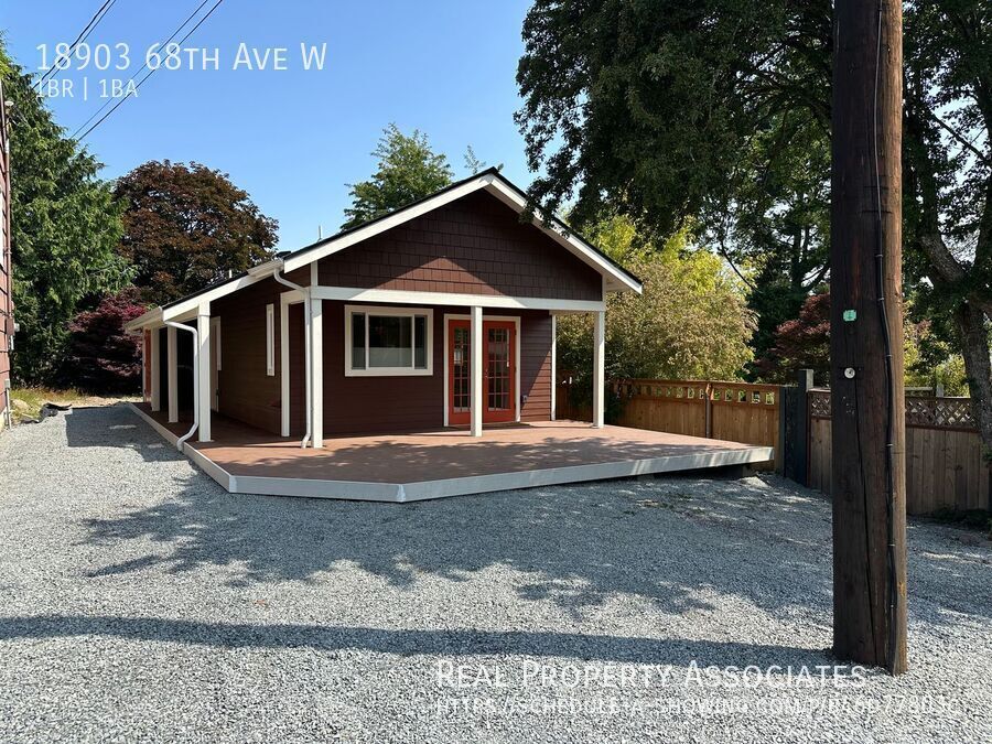 18903 68th Ave W in Lynnwood, WA - Building Photo