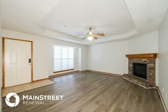 315 E Elm St in Raymore, MO - Foto de edificio - Building Photo